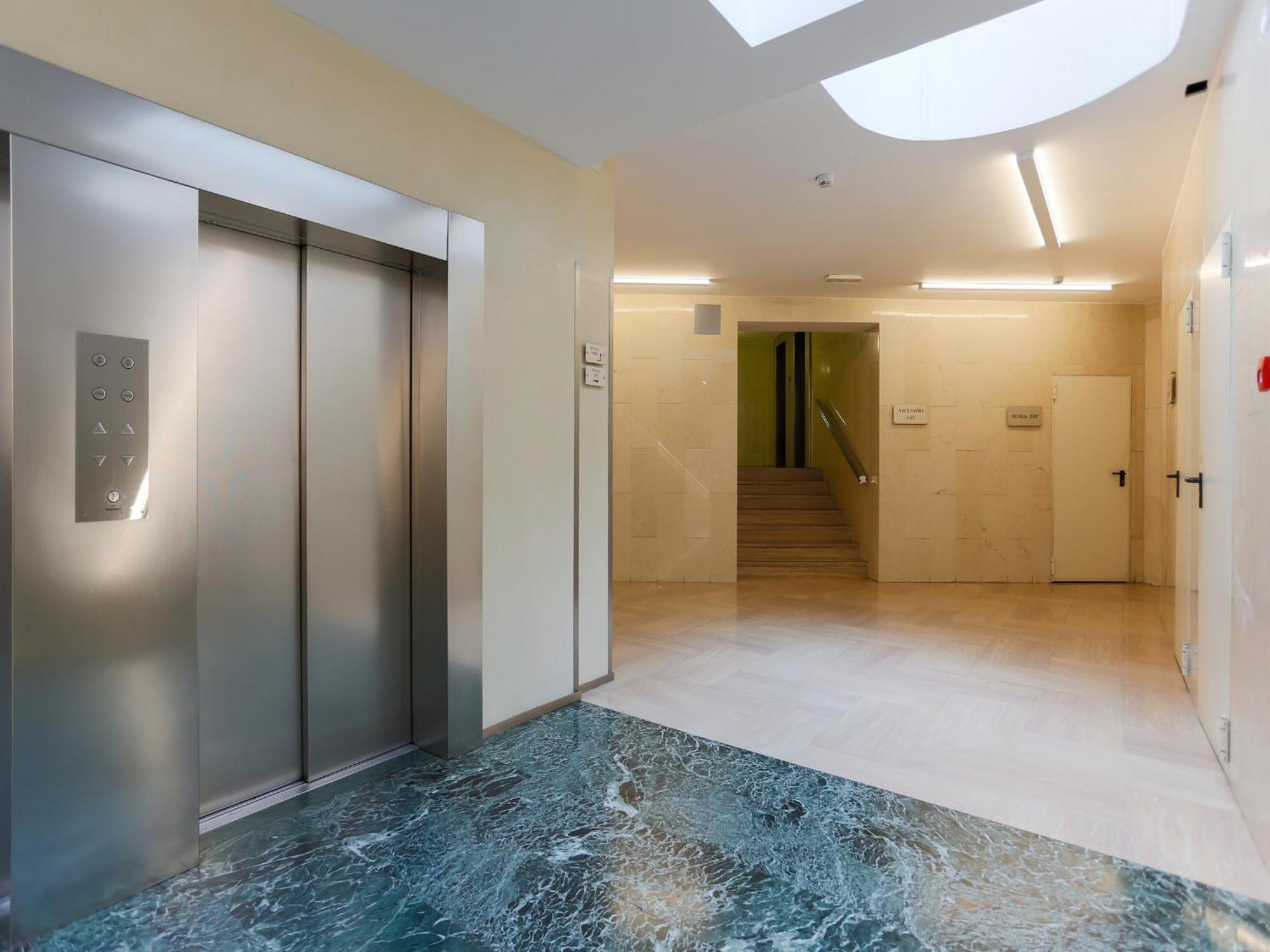 The Best Rent - Modern One Bedroom Apartment In San Babila Милан Экстерьер фото
