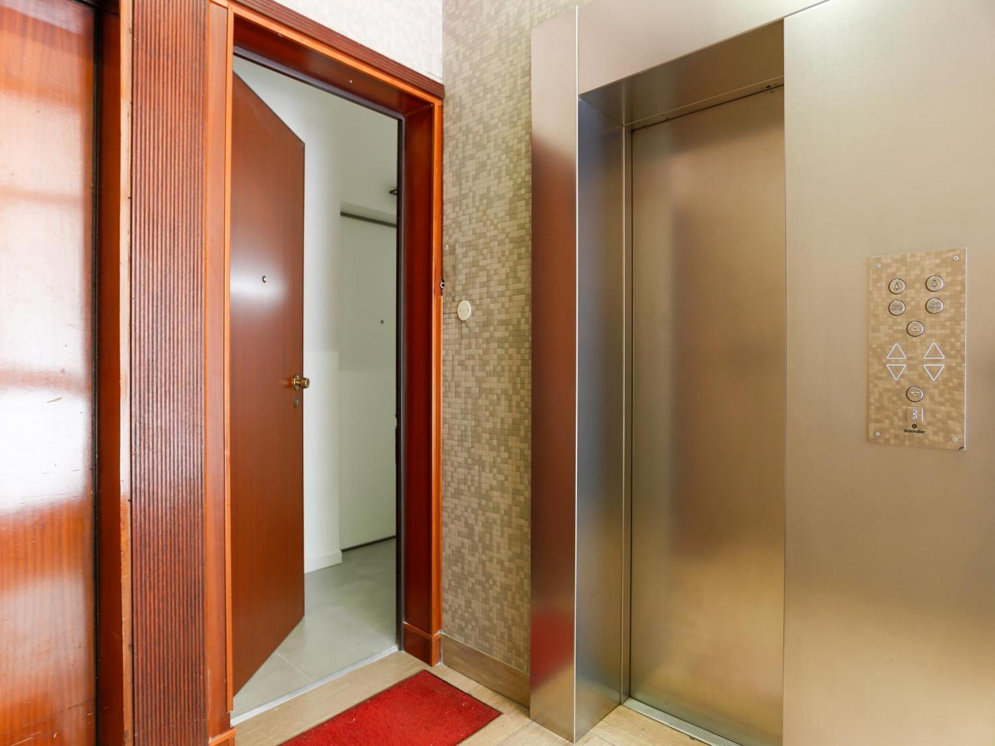The Best Rent - Modern One Bedroom Apartment In San Babila Милан Экстерьер фото