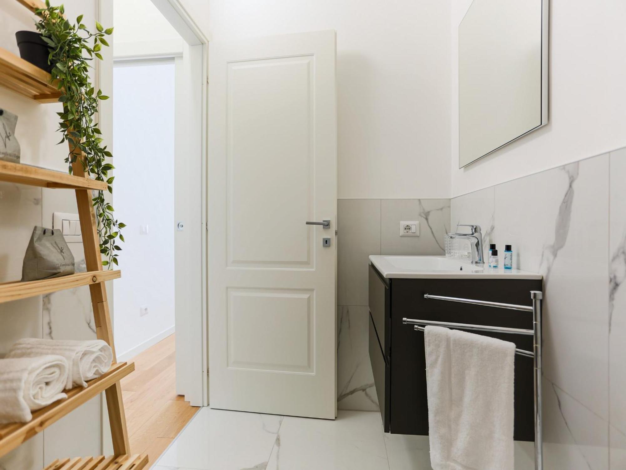 The Best Rent - Modern One Bedroom Apartment In San Babila Милан Экстерьер фото